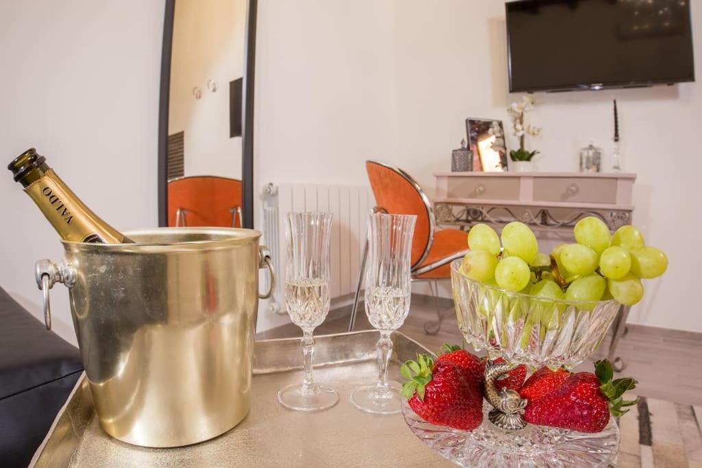 Apartment Girolamo's Jacuzzi Place Rom